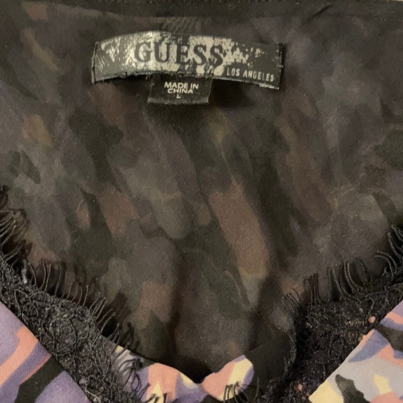 Brand: Guess Color: Purple, Gray, Black, Beige Size: Large - Picture 4 of 5